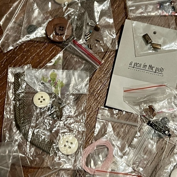 Buttons, Beads Sequins Bundle - Picture 12 of 13